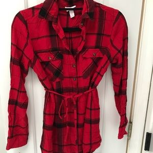 Isabel maternity red and black top.